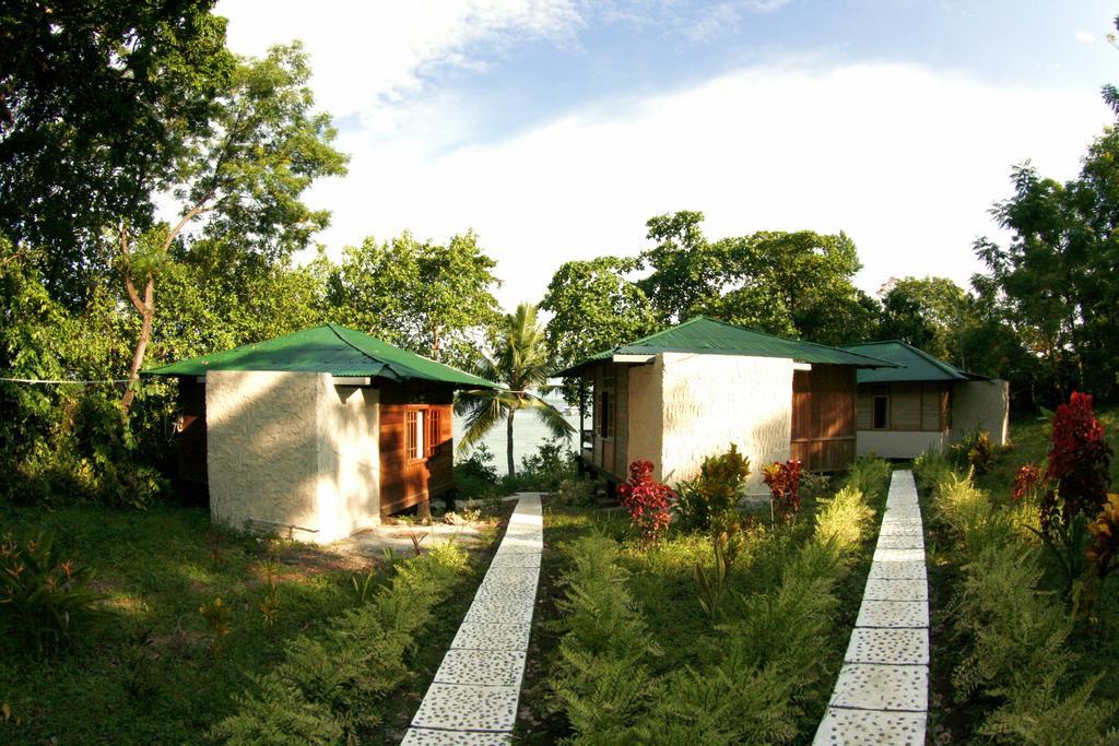 Bunaken Divers Sea Breeze Resort Exterior photo