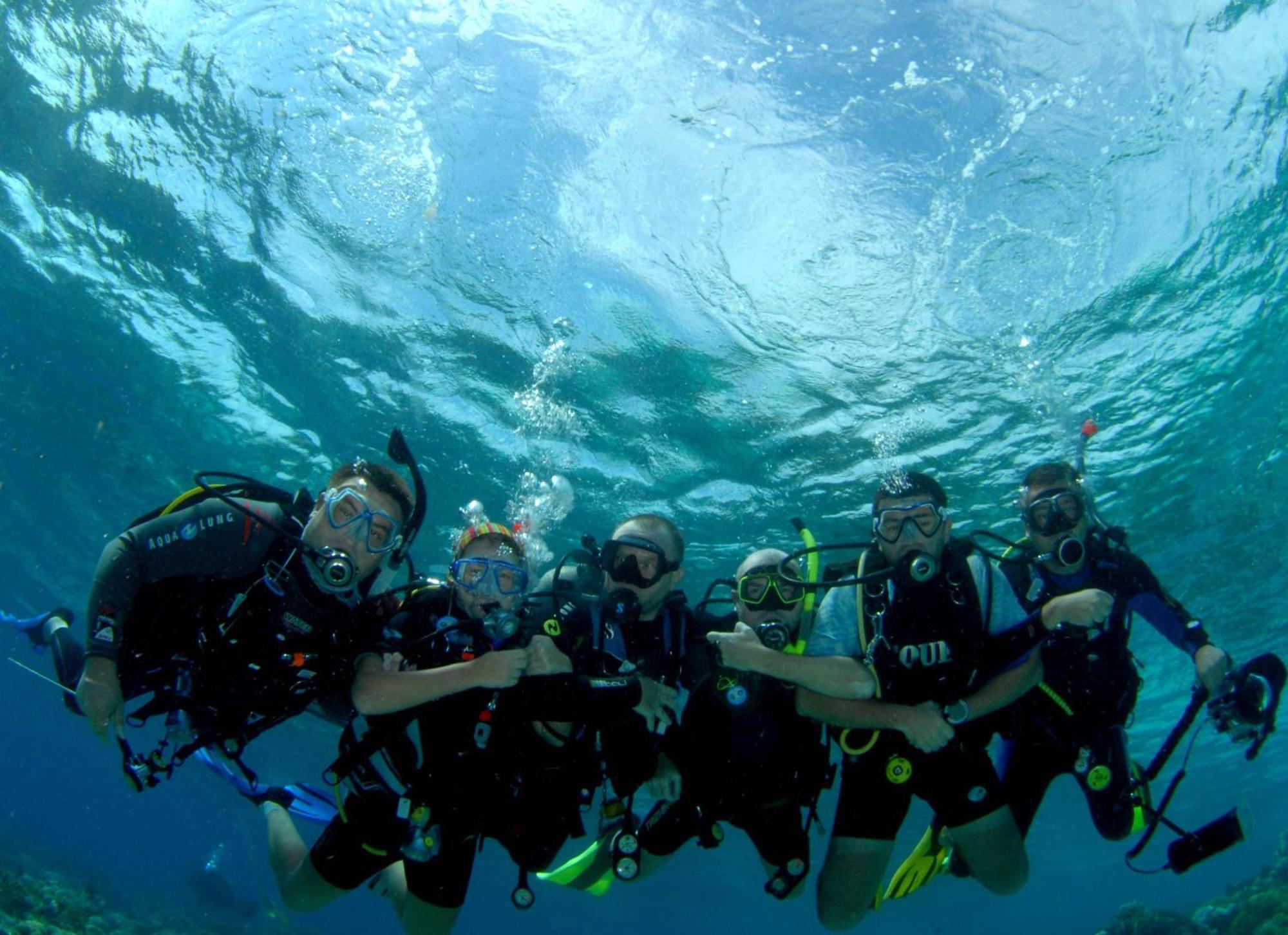 Bunaken Divers Sea Breeze Resort Exterior photo