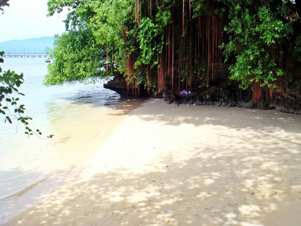 Bunaken Divers Sea Breeze Resort Exterior photo