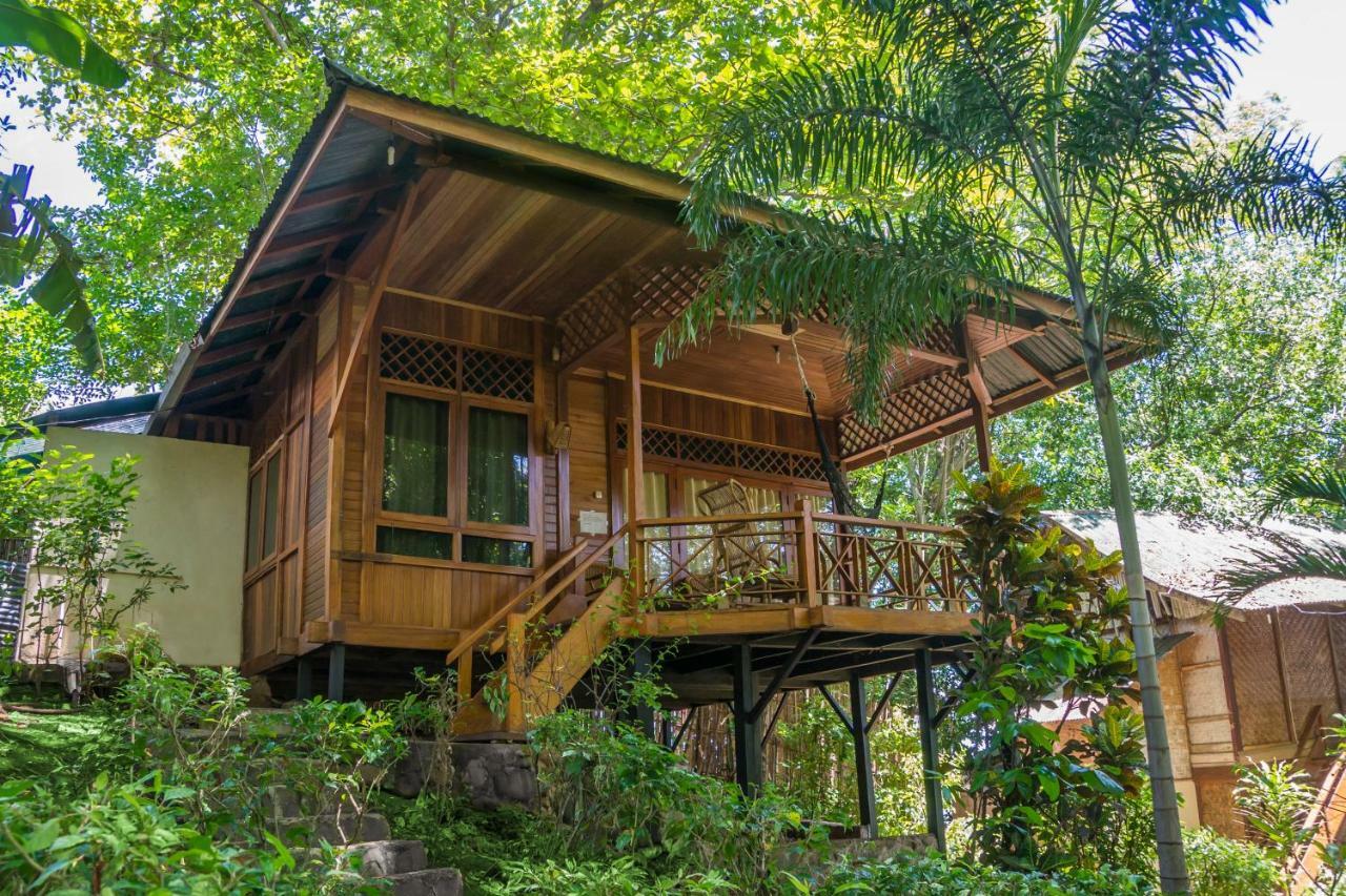 Bunaken Divers Sea Breeze Resort Exterior photo