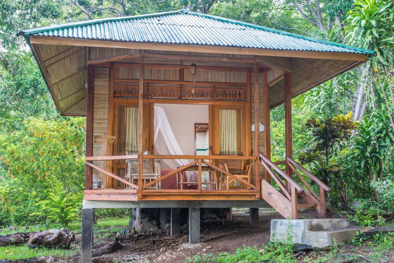 Bunaken Divers Sea Breeze Resort Exterior photo