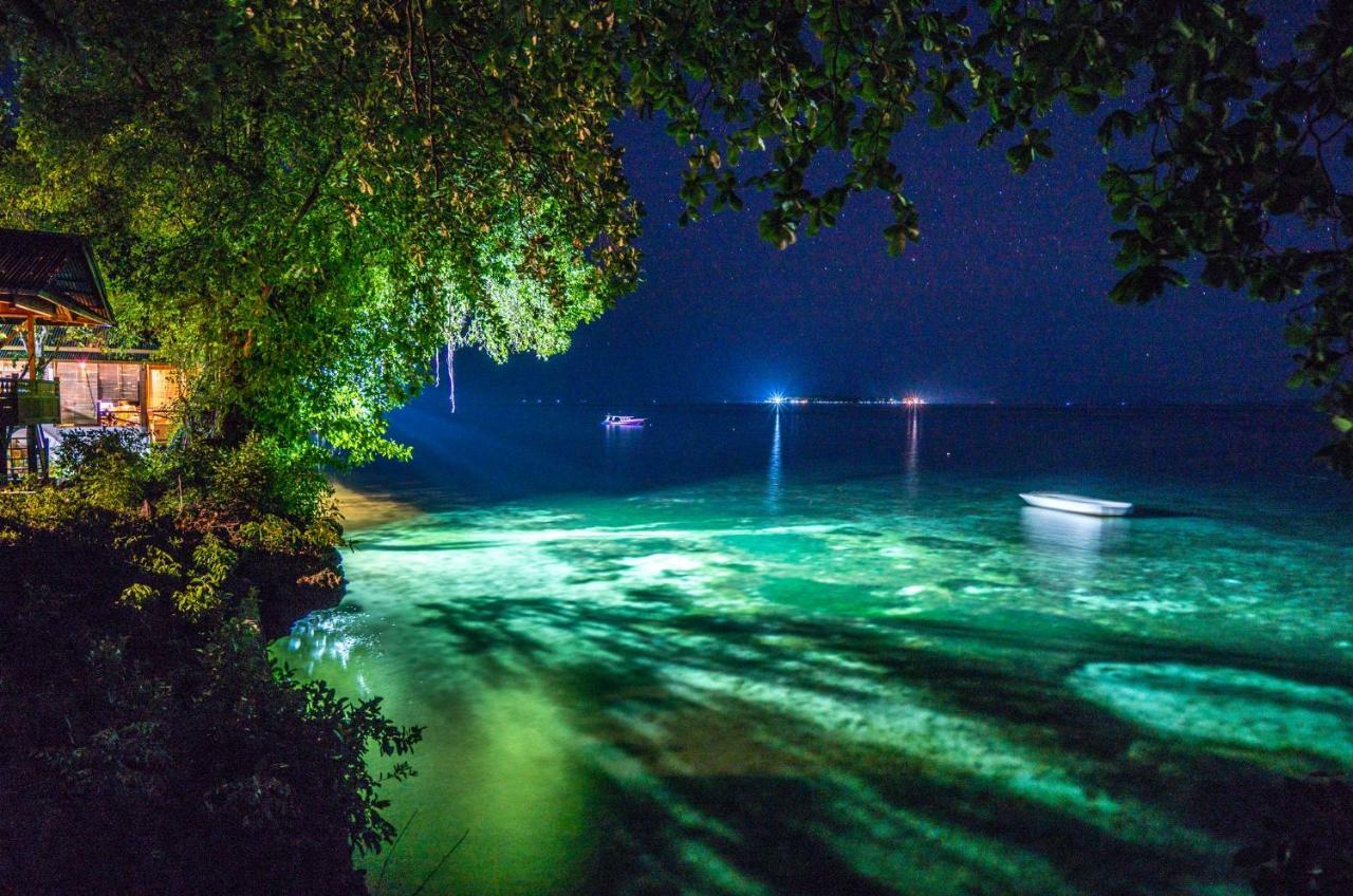 Bunaken Divers Sea Breeze Resort Exterior photo