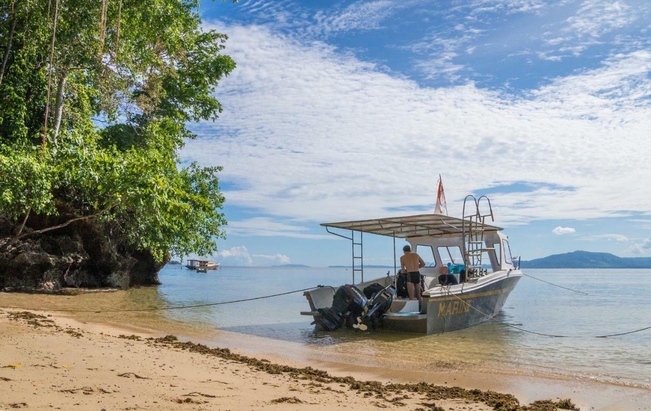 Bunaken Divers Sea Breeze Resort Exterior photo